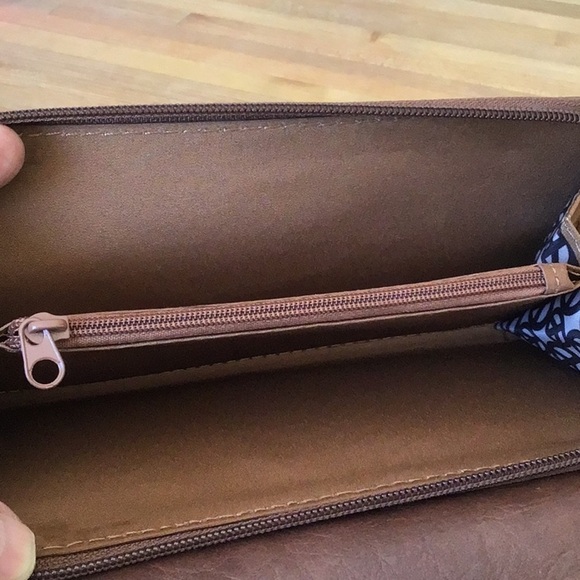 Axcess - Picture 6 of 6